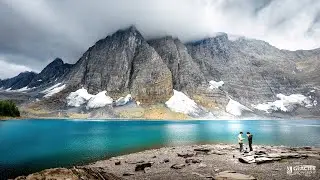 Stranger helps couple during proposal on mountain top