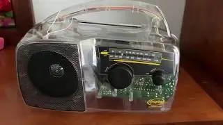 FREEPLAY SELF-POWERED ENERGY WIND-UP SOLAR RADIO