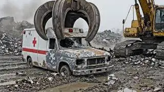 Pure Metal Power &ndash; Magnet Crane Lifts Heavy Scrap (Uncut)