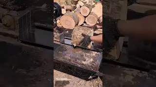 Splitting Large Logs Using a Hydraulic Wood Splitter Machine