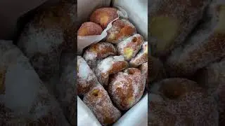 MUST TRY The best Malasadas on the island of Oahu at Leonard&rsquo;s! #shorts #food #oahu #malasada