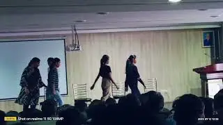 k i t college me program Chair game with songs!