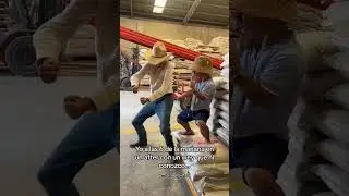 Abelito y el POLLO musical sacando los prohibidos #humor #baile  #toys #lostoys #abelito
