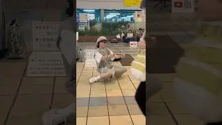 【Wait till the end for his viral dance&hellip;😎】【Japanese most famous moonwalk performer】Robomon