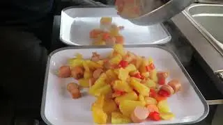Tolle Ruine, kleines Erdbeben, große Wasserfälle, prima Essen im Mikrovan,