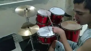 Ruja o Le&atilde;o + Que se Abram os c&eacute;us Nivea Soares e Isaias Saad Drum Cover