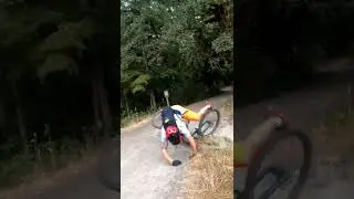 oops #mtb #short #mtblife #crash #crashes #fridayfails #mountainbike #wildrides #freeridemtb