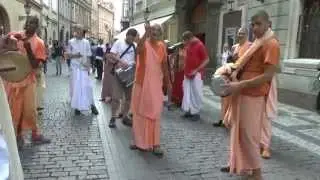 HH Janananda Goswami meets John Lennon ;) harinam 19.07.2015