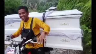 EMBALSAMADOR DE MOTOR pinag patong ang dalawang kabaong maihatid lang sa farflung community