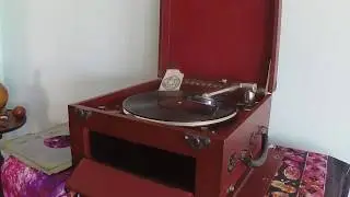Cliftophone portable gramophone, circa 1928 - demonstration 1