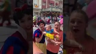 When the babies see their favorite character at Disney world🥰