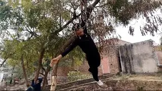 Suraj Ko Tree 🎄 Me Pull Up Karna Muskil Hai 😂