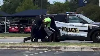 Video shows forceful arrest of Black man stopped while jogging in San Antonio 2020 08 28 en