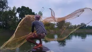 Casting the Net from the Boat &mdash; Natural Peaceful Fishing