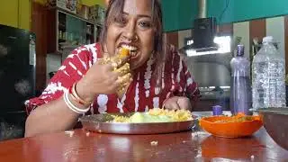 Lunch time m fish curry rice and vegetables khye to video dekho like share comment subscribe 🥗🍛🍲🍲