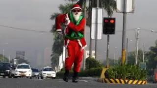 Dancing traffic enforcer in Manila