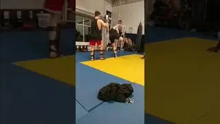 Block the hook counter with the clinch
