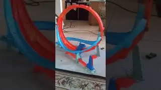 Hot Wheels Massive Loop Mayhem