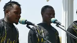 Abanqobi bezitha (Iqembu lembube) benandisa emcimbini wamatshitshi eTsholotsho. 