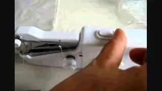 Handheld mini sewing machine