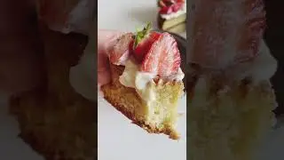 Delicious summer cake 🍓 #strawberrycake #cakeideas #summershorts