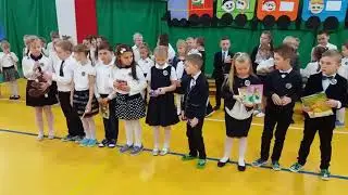 Czyżew. Ślubowanie uczniów klas pierwszych Szkoły Podstawowej im. Szarych Szeregów. 2017