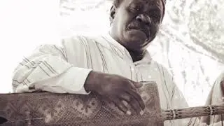 ​Première fois : Maâlem Mahmoud Guinia joue 