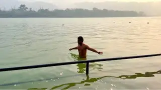 सिर जम गया | लेकिन गंगा में 29 डुबकी लगानी ही पडी 🤯