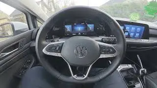 Wie aktiviere ich die synchrone Spiegelverstellung im Volkswagen Golf VIII (2019–heute)?