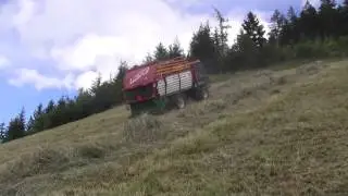 Lindner Unitrac mit Lüönd Ladewagen
