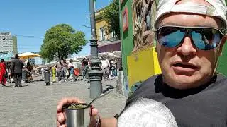 Tomando mate en La Boca. Baires.