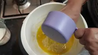 Sheermaal Shadiyon Main Qormay, Aloo Gosht,ya Shabdegh k Saath Khaaie Jaati Hai. Bay Cheetay ki Roti