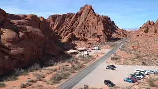 Hiking Petroglyph Canyon via Mouse's Tank Road in Valley of Fire State park