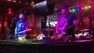 2023 08 17 22 15 24 Sonoramics at The Fling Cocktail Lounge, Santa Ana, California.