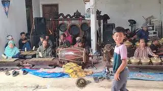 Gending nyemek-nyemek kendange buket gawe urip tambah semangat