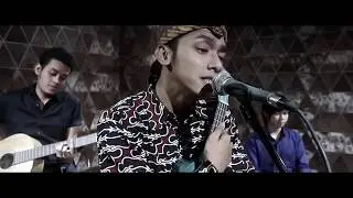 AKAD Versi BAHASA JAWA COVER By Mas Paijo ft Fazayubdina & Azman