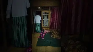 tengah malam jum'at kliwon saat tidur nyenyak di rumah pinggir kuburan