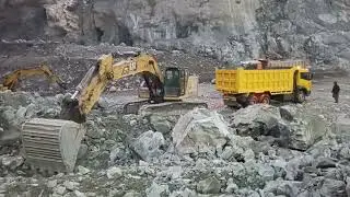 Caterpillar336 Exevator MACHINE Loading heavy blasting material amazing work 