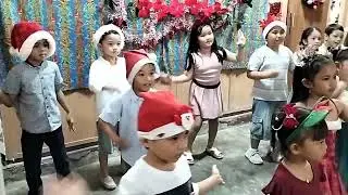 We wish you a merry christmas 🎄 dancing with the classmates 🎉