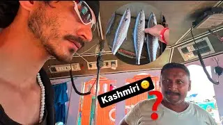 Boat Owner Offer Me fish 🐟 Fishing Harbour in Kerala| Big Boats 🛥️ |Kashmiri Vagabond 🤝