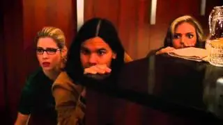 The Flash (2x8) Vandal Savage attacks Oliver ,Felicity ,Thea , Cisco and the flash saves them