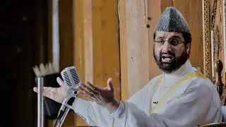 Mirwaiz Umar Farooq delivering Eid Ul Fitr sermon at Jama Masjid Srinagar.
