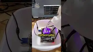 Por qué meten una computadora en aceite mineral 😮 #computadoras #gaming #curiosidades #curiosoben