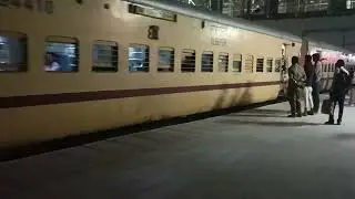19015 Porbandar Saurashtra Express | Arrival Chandalodia | Chandlodiya Railway Station 