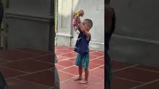 anh khang plays with baby