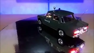 DIE-CAST LED: Modellino 1/24 Alfa Romeo Giulia Super 1.6 (1965) POLIZIA di STATO 