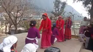 राजकीय कन्या उच्च प्राथमिक विद्यालय सालियाणा सपनो की उड़ान कार्यक्रम द्वारा लोकनृत्य