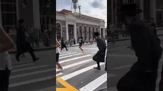 Hasidic Jews trying to get past a marathon 😂