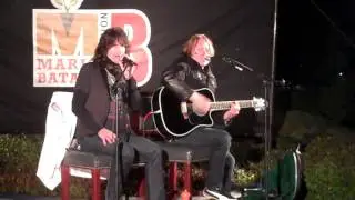 Kelly & Jeff Perform 'Double Vision' at Asphalt Chef