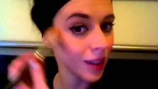YOUNIQUE MINERAL BLUSHER APPLICATION